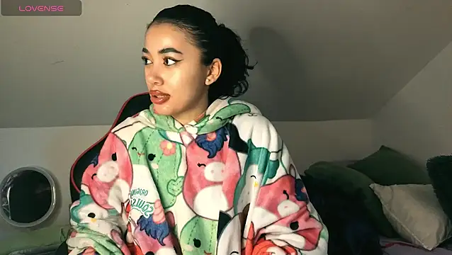 KylieLoveXX online show from November 14, 2025, 8:46 am