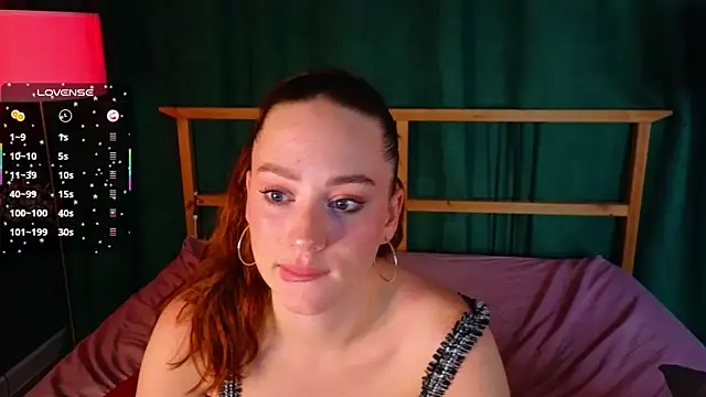 Snapshot of StacyWatts chatting on October 1, 2025, 8:04 pm StacyWatts online show from October 1, 2025, 8:04 pm