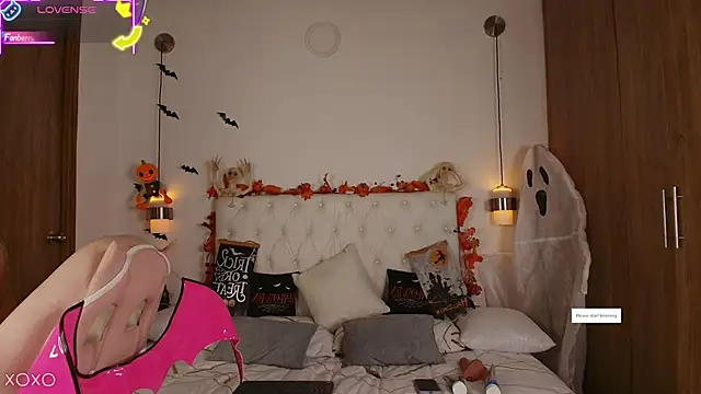 Snapshot of Julieta_priv chatting on October 22, 2025, 2:17 pm Julieta priv online show from October 22, 2025, 2:17 pm