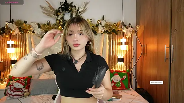 Snapshot of Julieta_priv chatting on November 10, 2025, 2:38 pm Julieta priv online show from November 10, 2025, 2:38 pm