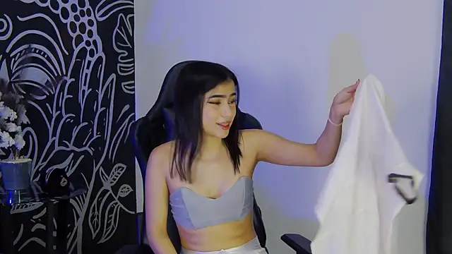 Snapshot of Arii_moon chatting on December 17, 2025, 7:42 pm Arii moon online show from December 17, 2025, 7:42 pm