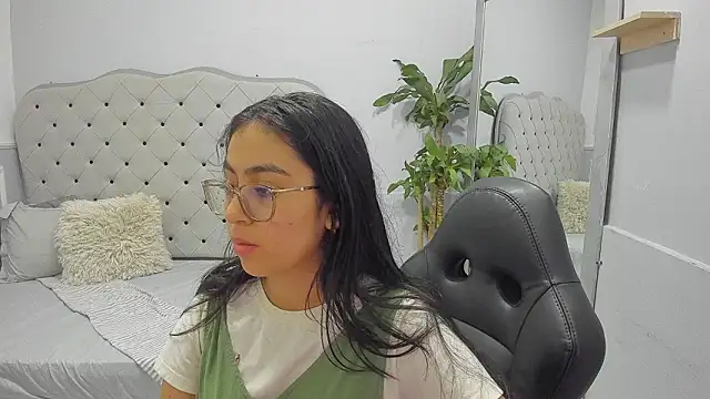 lucelly 15 online show from February 18, 2026, 11:39 am