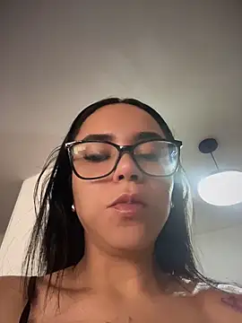 Snapshot of Naatalia chatting on April 16, 2026, 3:24 pm Naatalia online show from April 16, 2026, 3:24 pm