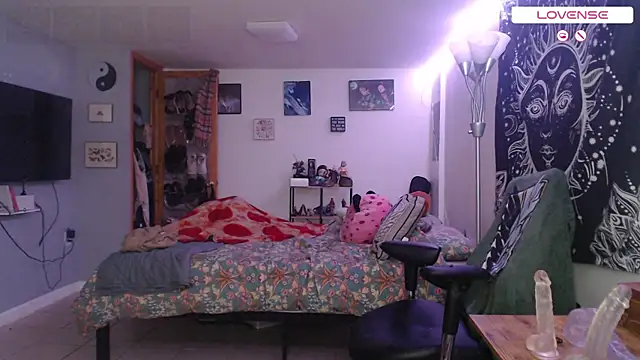 wetwildwhore online show from October 28, 2025, 7:05 pm