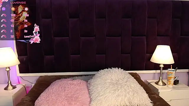 Azaahara  online show from April 11, 2026, 12:42 pm