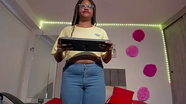 Snapshot of ZahraRose chatting on February 26, 2025, 11:52 am ZahraRose online show from February 26, 2025, 11:52 am