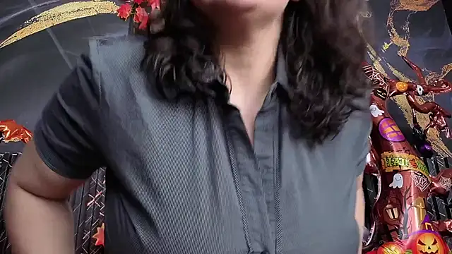 AmandaKovich online show from October 28, 2025, 7:27 pm