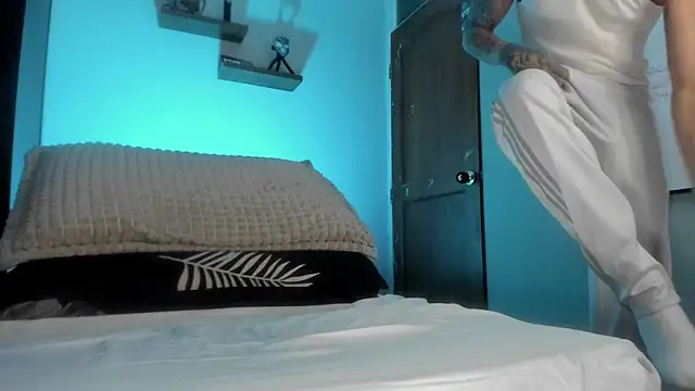 K cique online show from October 23, 2025, 8:35 am