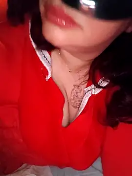 Loly2025 online show from December 17, 2025, 4:18 am