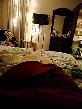 Loly2025 online show from April 17, 2026, 11:41 pm