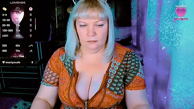 FlowerButterf online show from December 13, 2025, 10:26 pm