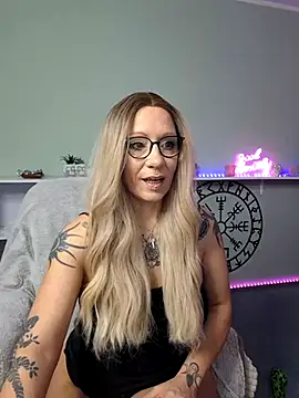 Snapshot of Janina_Secrets chatting on March 1, 2025, 8:13 am Janina Secrets online show from March 1, 2025, 8:13 am