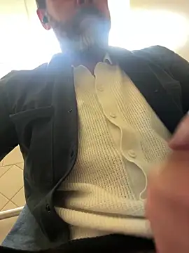 plaintreebull online show from April 1, 2026, 7:44 pm