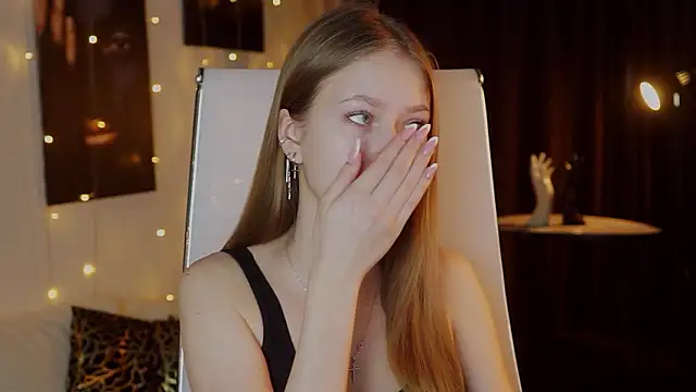 EveMundie online show from March 18, 2026, 12:30 pm