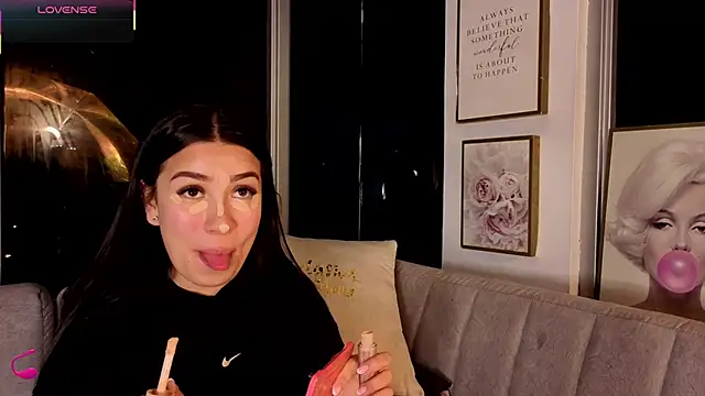 Snapshot of Ivanna_West chatting on December 18, 2025, 10:10 am Ivanna West online show from December 18, 2025, 10:10 am