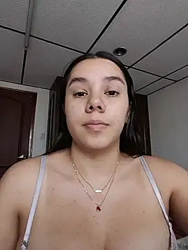 Snapshot of EmmaSulivan chatting on July 16, 2026, 2:01 pm EmmaSulivan online show from July 16, 2026, 2:01 pm