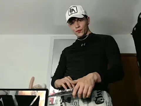Snapshot of Smith_boy_25 chatting on March 1, 2025, 9:15 pm Smith boy 25 online show from March 1, 2025, 9:15 pm
