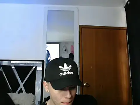 Snapshot of Smith_boy_25 chatting on March 10, 2025, 9:07 pm Smith boy 25 online show from March 10, 2025, 9:07 pm