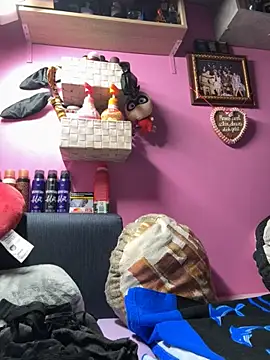 Snapshot of sexymelli18 chatting on October 18, 2025, 5:35 pm sexymelli18 online show from October 18, 2025, 5:35 pm