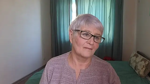 Sandra Snowflake online show from October 8, 2025, 11:52 am