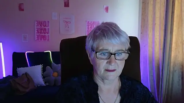 Sandra Snowflake online show from May 11, 2026, 10:54 am