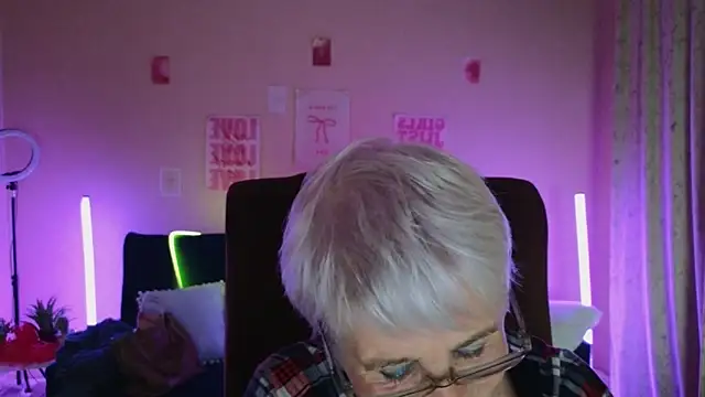 Sandra Snowflake online show from May 11, 2026, 5:21 pm
