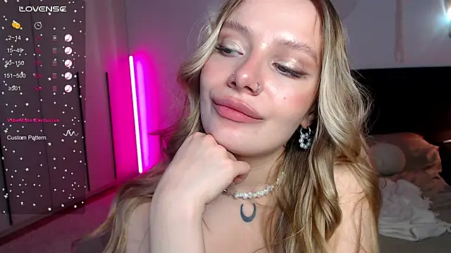 LunaticaBae online show from March 16, 2025, 7:15 am