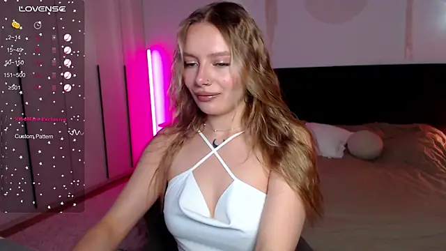 LunaticaBae online show from March 22, 2025, 1:11 am