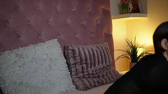 MaiaMini online show from October 8, 2025, 11:35 pm