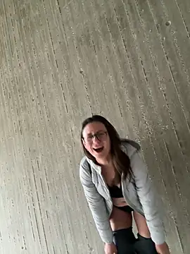 Snapshot of AvaFlowers6 chatting on November 9, 2025, 12:25 pm AvaFlowers6 online show from November 9, 2025, 12:25 pm