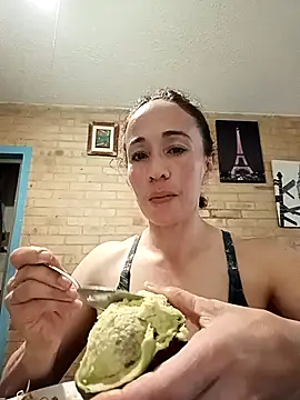 Snapshot of Coeur_de_luxure chatting on February 16, 2025, 9:05 pm Coeur de luxure online show from February 16, 2025, 9:05 pm