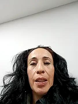 Snapshot of Coeur_de_luxure chatting on February 17, 2025, 7:31 pm Coeur de luxure online show from February 17, 2025, 7:31 pm