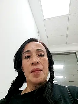 Snapshot of Coeur_de_luxure chatting on February 20, 2025, 1:14 am Coeur de luxure online show from February 20, 2025, 1:14 am