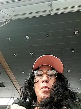 Snapshot of Coeur_de_luxure chatting on March 2, 2025, 12:32 pm Coeur de luxure online show from March 2, 2025, 12:32 pm