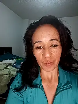 Snapshot of Coeur_de_luxure chatting on March 10, 2025, 7:50 pm Coeur de luxure online show from March 10, 2025, 7:50 pm