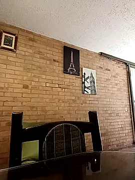 Snapshot of Coeur_de_luxure chatting on March 13, 2025, 6:56 pm Coeur de luxure online show from March 13, 2025, 6:56 pm