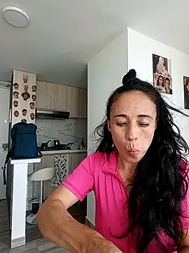 Snapshot of Coeur_de_luxure chatting on September 24, 2025, 7:39 pm Coeur de luxure online show from September 24, 2025, 7:39 pm