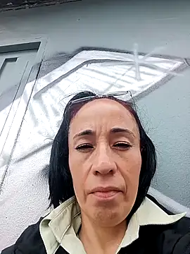 Snapshot of Coeur_de_luxure chatting on October 3, 2025, 4:37 pm Coeur de luxure online show from October 3, 2025, 4:37 pm