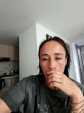 Snapshot of Coeur_de_luxure chatting on October 4, 2025, 7:56 pm Coeur de luxure online show from October 4, 2025, 7:56 pm