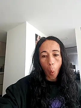 Snapshot of Coeur_de_luxure chatting on October 5, 2025, 2:37 pm Coeur de luxure online show from October 5, 2025, 2:37 pm