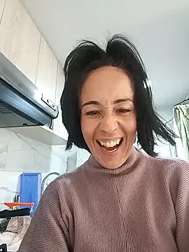 Snapshot of Coeur_de_luxure chatting on October 13, 2025, 4:51 pm Coeur de luxure online show from October 13, 2025, 4:51 pm