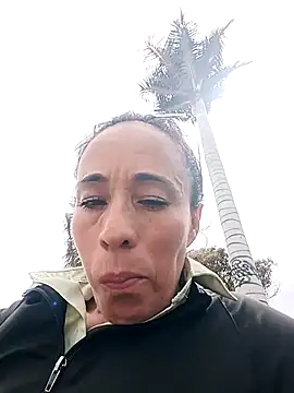 Snapshot of Coeur_de_luxure chatting on October 28, 2025, 5:59 pm Coeur de luxure online show from October 28, 2025, 5:59 pm