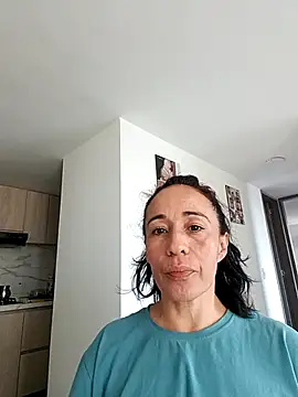 Snapshot of Coeur_de_luxure chatting on November 3, 2025, 3:02 pm Coeur de luxure online show from November 3, 2025, 3:02 pm