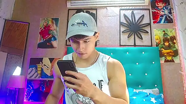 LiamAndrewzz online show from October 25, 2025, 4:35 pm