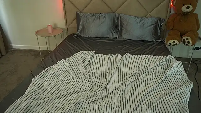 PaigePrado online show from May 13, 2026, 5:49 am