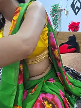RealcoupleP online show from May 4, 2026, 5:53 pm
