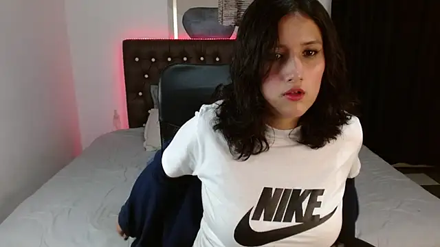 Snapshot of amy_royale chatting on March 6, 2025, 2:30 am amy royale online show from March 6, 2025, 2:30 am