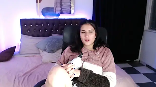 Snapshot of amy_royale chatting on March 18, 2025, 8:36 am amy royale online show from March 18, 2025, 8:36 am