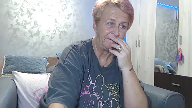 Snapshot of RosesandLillies chatting on January 3, 2025, 6:24 pm RosesandLillies online show from January 3, 2025, 6:24 pm