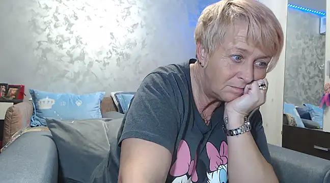 Snapshot of RosesandLillies chatting on January 12, 2025, 5:44 pm RosesandLillies online show from January 12, 2025, 5:44 pm